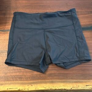 Athleta ultimate shortie large